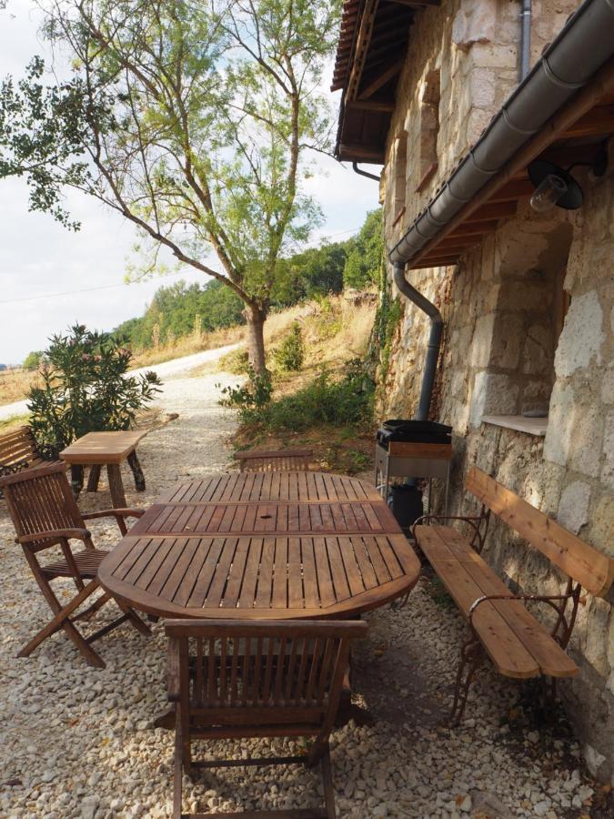 Gite Les Cabanes De Fallot Pour 15 Personnes - Piscine Naturelle L'isle-Bouzon Exterior photo